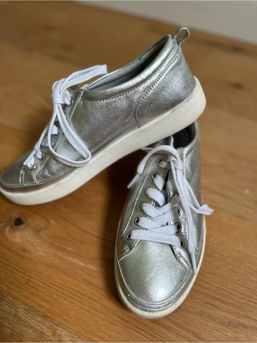 Vionic Silver Metallic Leather Sneakers Sz 7 Comfort Shoes